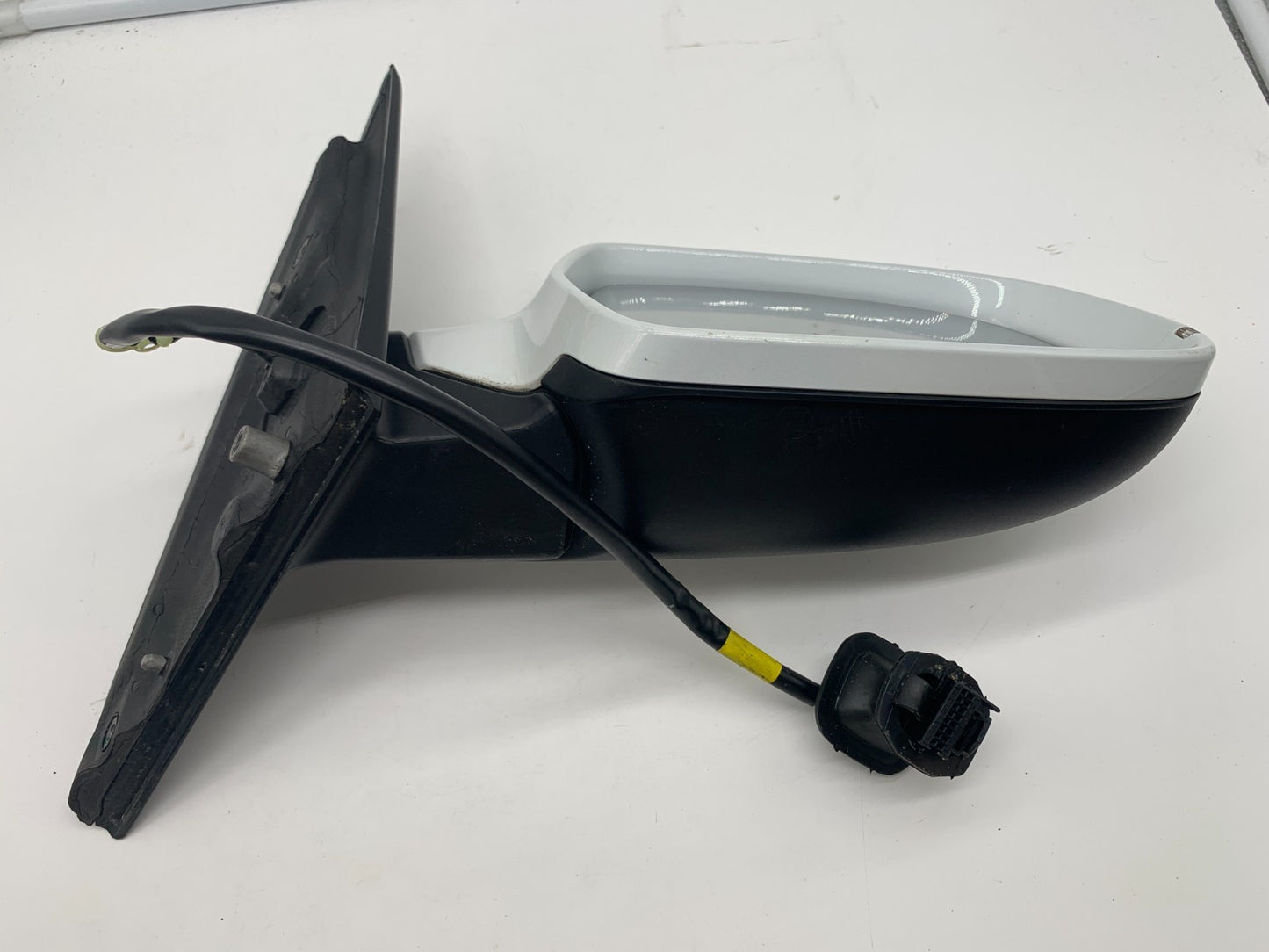 2010-2016 Audi A4 Passenger Side View Power Door Mirror White OEM B02B27005