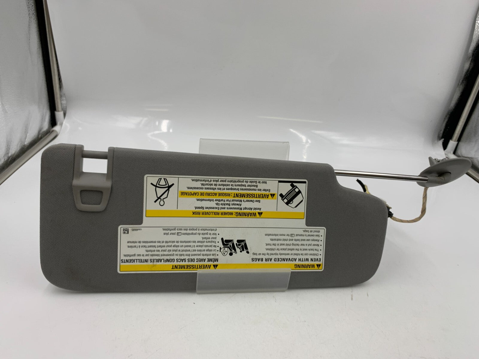 2018-2019 Chevrolet Equinox Driver Sun Visor Gray Illuminated OEM E03B67007