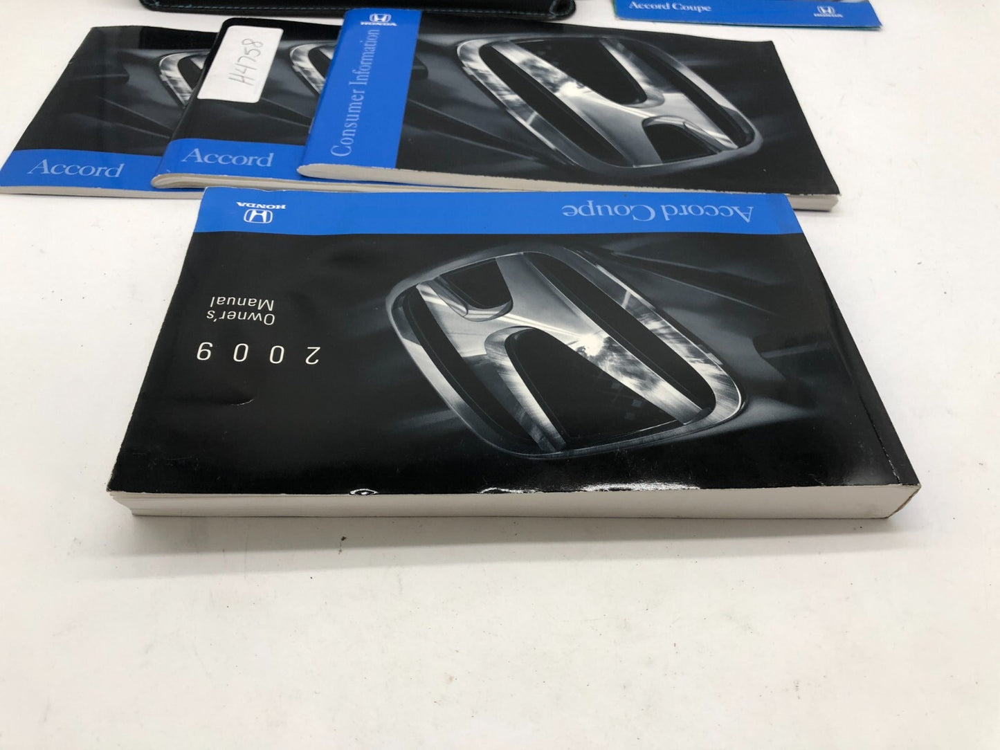 2009 Honda Accord Coupe Owners Manual Set with Case OEM A01B37032