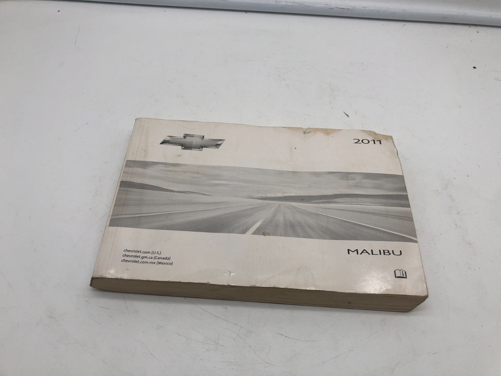 2011 Chevrolet Malibu Owners Manual OEM B03B41077