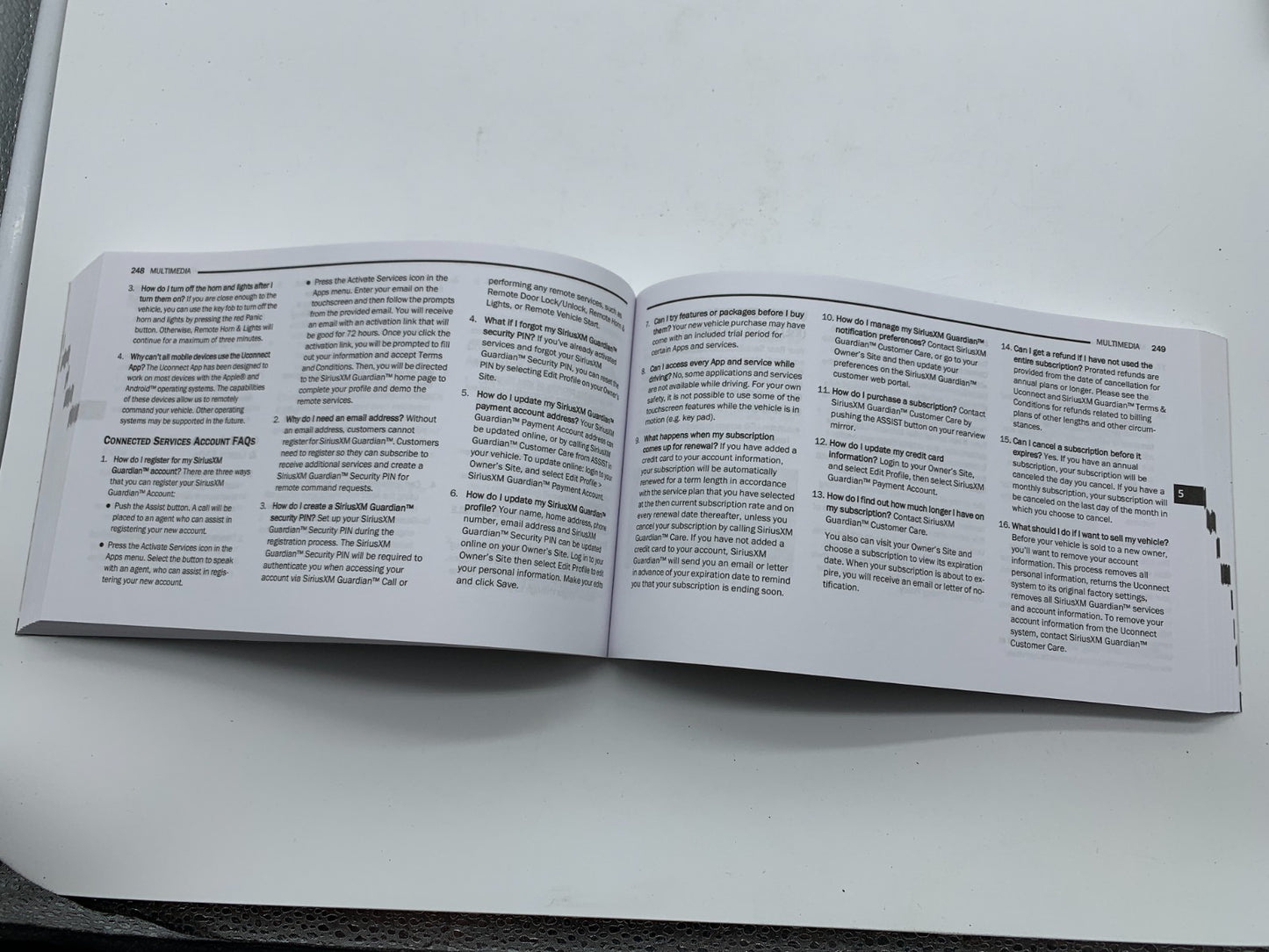 2021 Jeep Grand Cherokee Owners Manual Set with Case OEM B03B24011