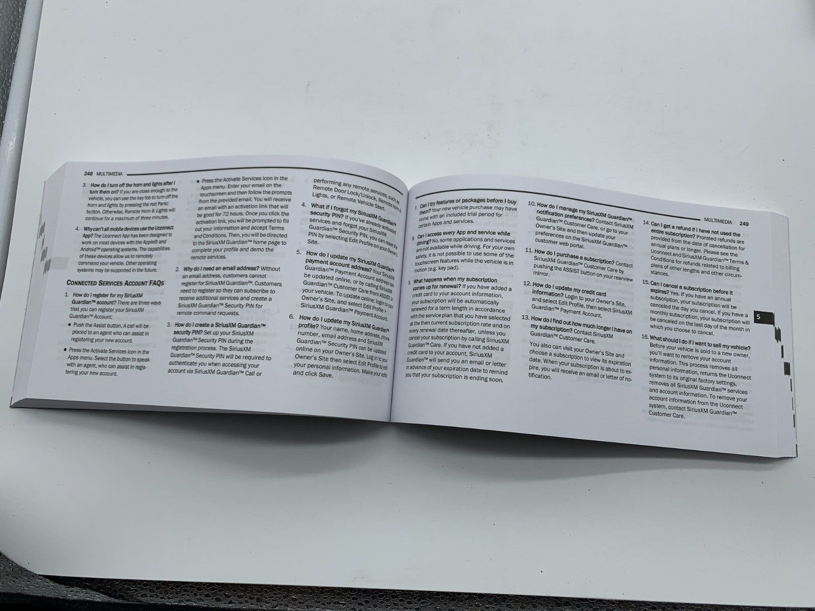 2021 Jeep Grand Cherokee Owners Manual Set with Case OEM B03B24011