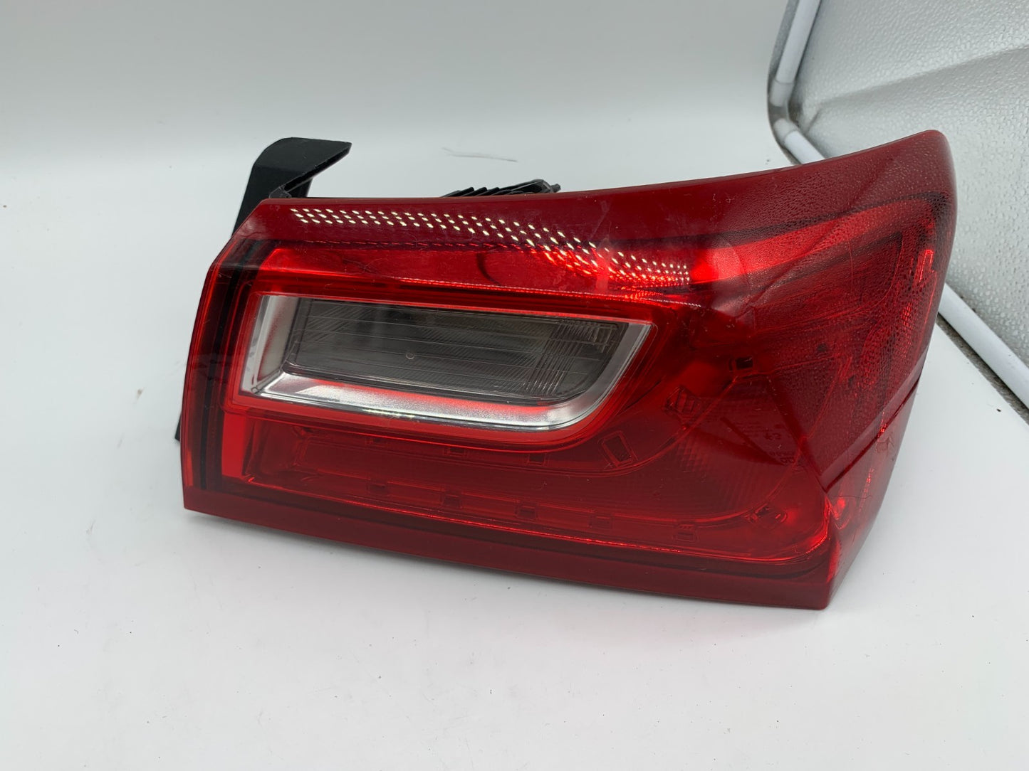 2016-2023 Chevrolet Malibu Passenger Side Tail Light Taillight OEM D02B68002