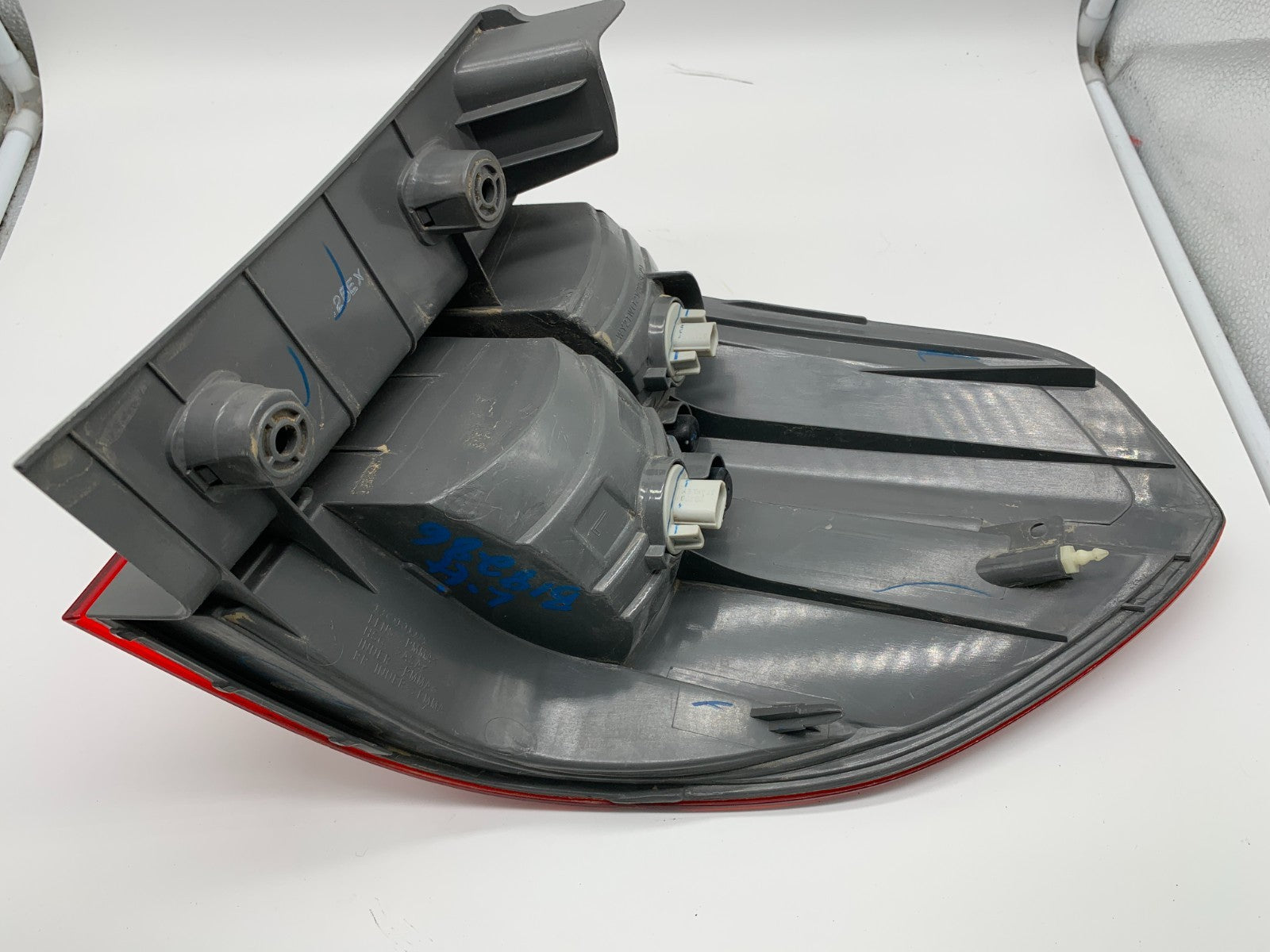 2005-2006 Honda Odyssey Driver Side Tail Light Taillight OEM D03B44001
