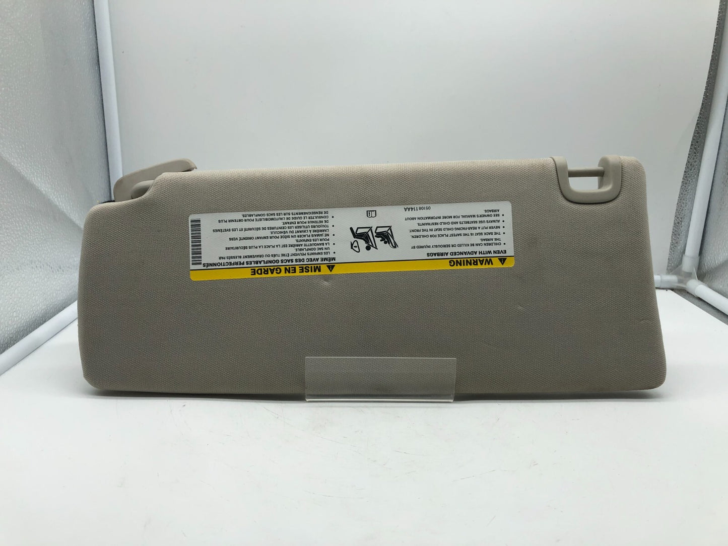 2014-2018 Jeep Grand Cherokee Passenger Sun Visor Gray Illuminated OEM A01B40001
