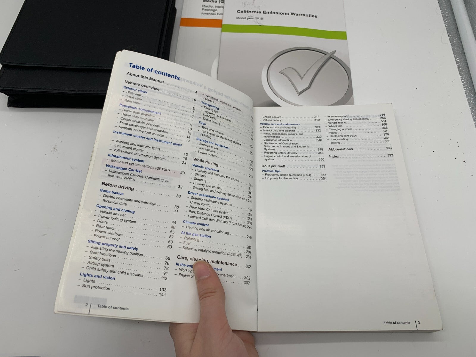 2015 Volkswagen Jetta Owners Manual Set with Case OEM E02B24070