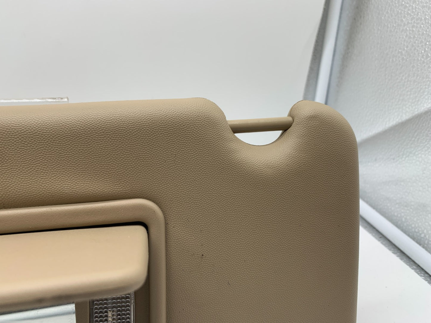 2004-2009 Cadillac SRX Driver Sun Visor Illuminated Brown OEM A04B01003