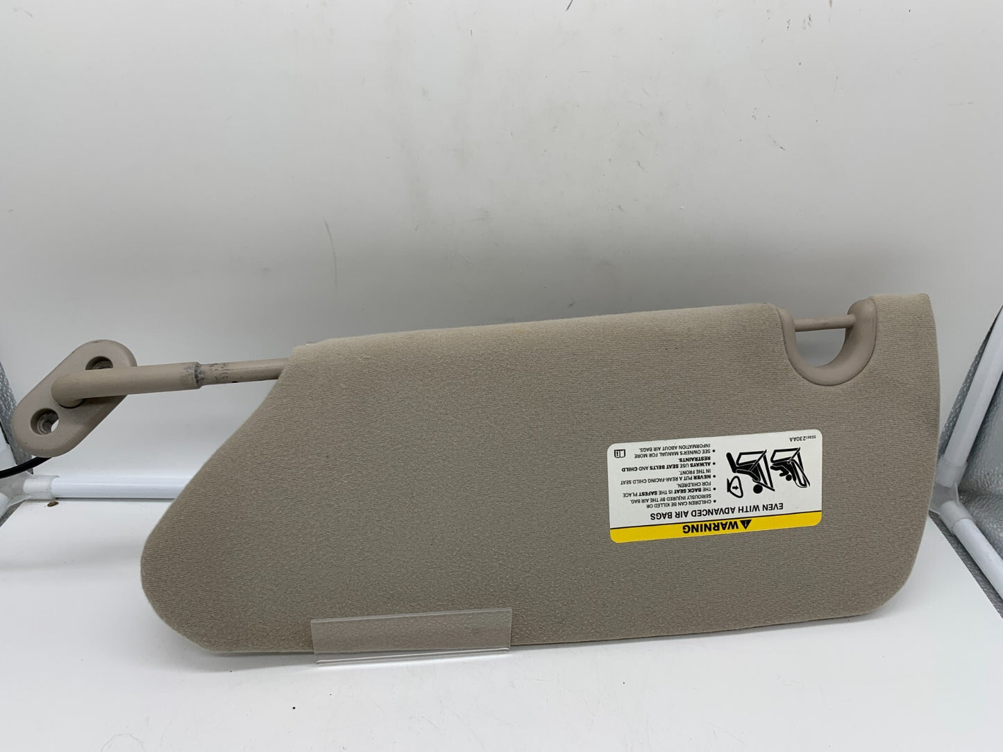 2004-2006 Chrysler Pacifica Passenger Sun Visor Illuminated OEM E02B64006