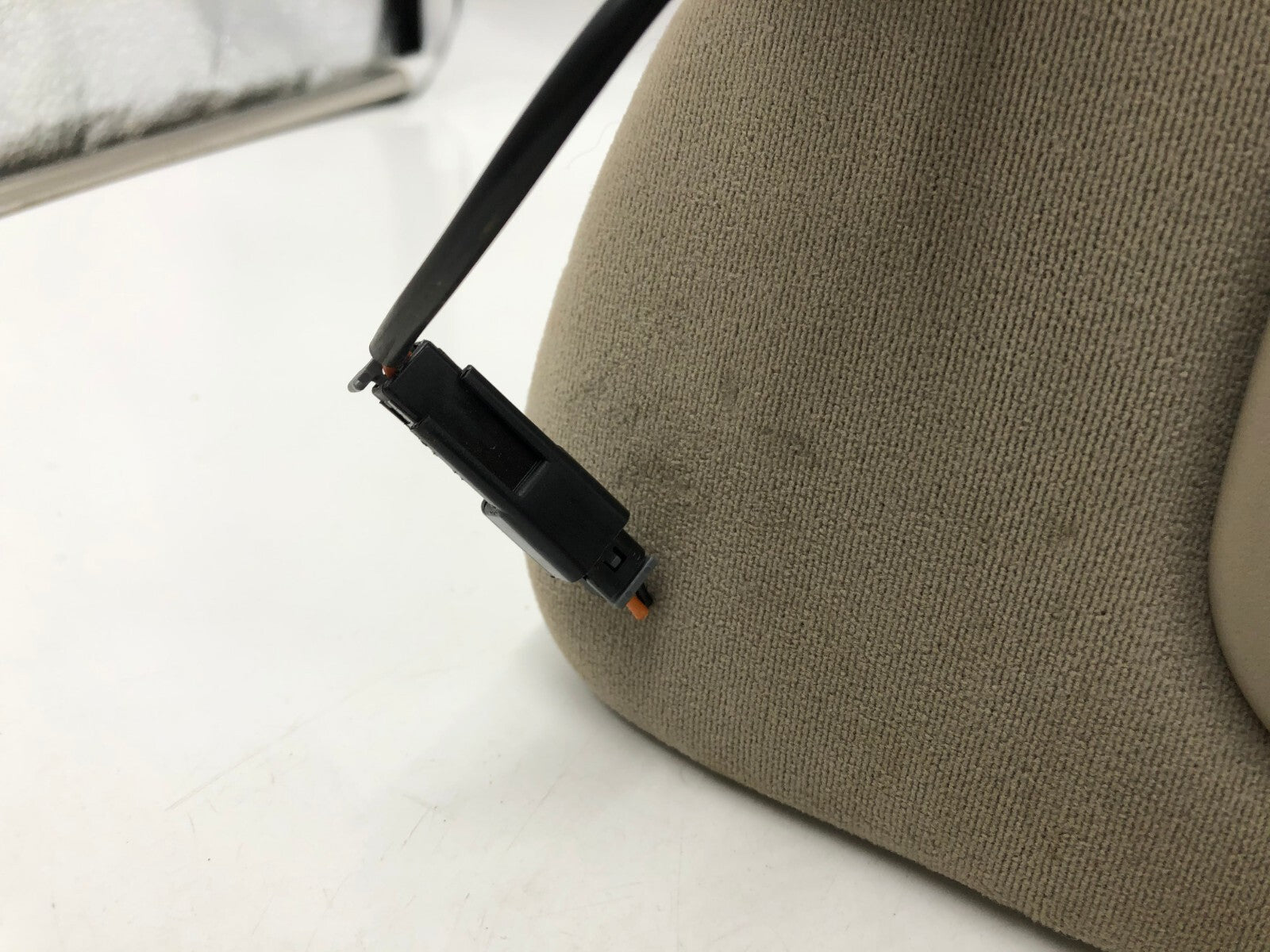 2006 Chevrolet Avalanche 1500 Driver Sun Visor Gray Illuminated OEM C02B11049