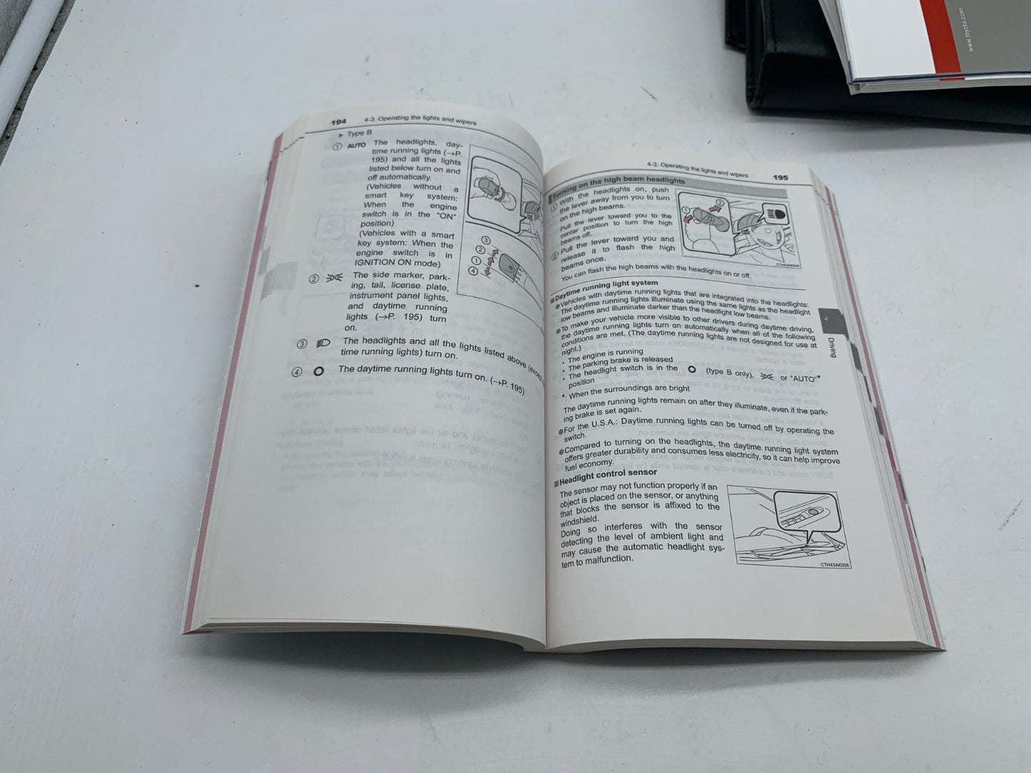 2018 Toyota Corolla Corolla Owners Manual Set with Case OEM C02B31006