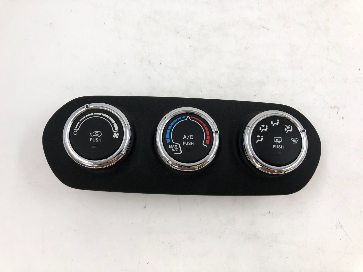 2015-2016 Jeep Renegade AC Heater Climate Control OEM B02B32033