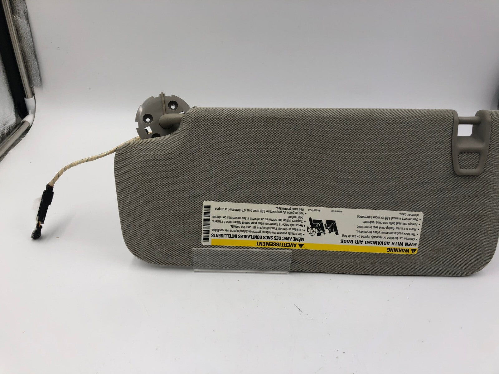 2013-2015 Chevrolet Trax Passenger Sun Visor Gray Illuminated OEM C03B17020