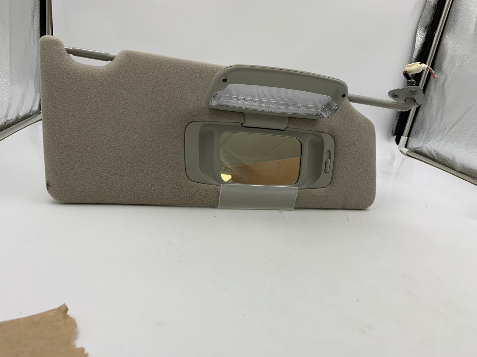 2005-2012 Toyota Avalon Passenger Sun Visor Beige Illuminated OEM E03B67003