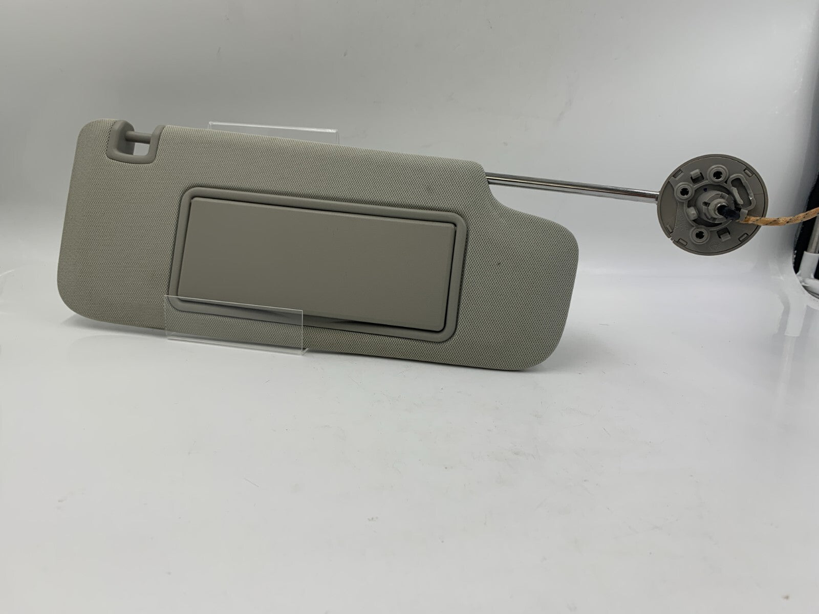 2013-2016 Chevrolet Malibu Passenger Sun Visor Gray Illuminated OEM C04B32028