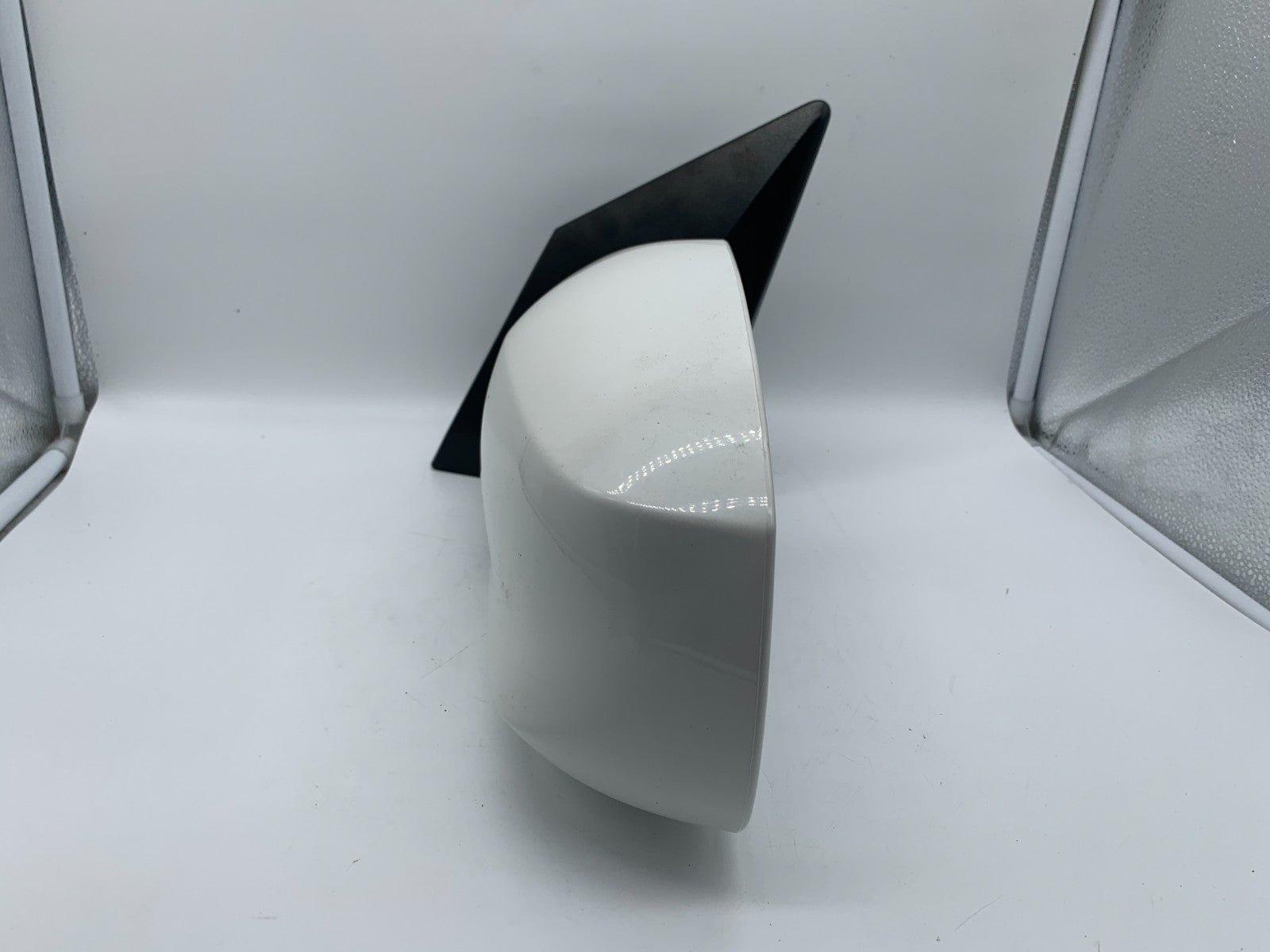 2010-2014 Hyundai Tucson Driver Side View Power Door Mirror White OEM A01B14002