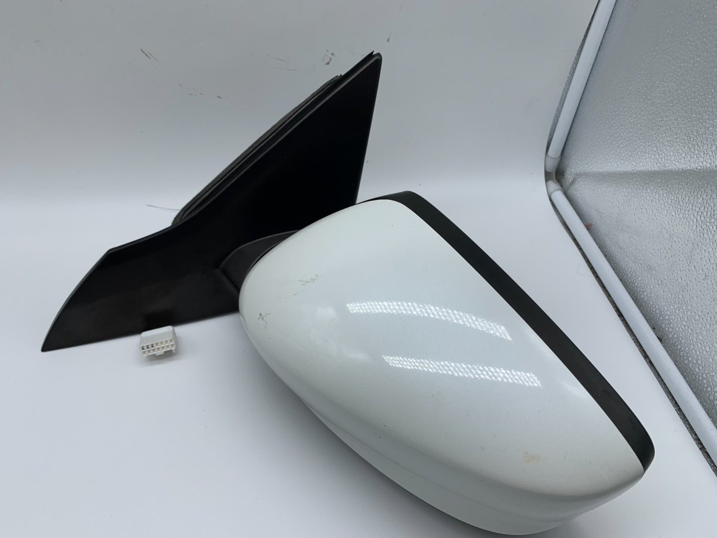 2013-2017 Honda Accord Sedan Driver Side View Power Door Mirror White B03B55035