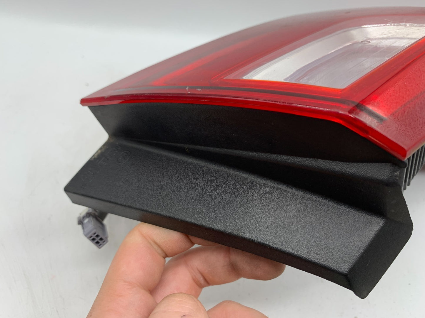 2016-2023 Chevrolet Malibu Driver Side Tail Light Taillight OEM D01B04067