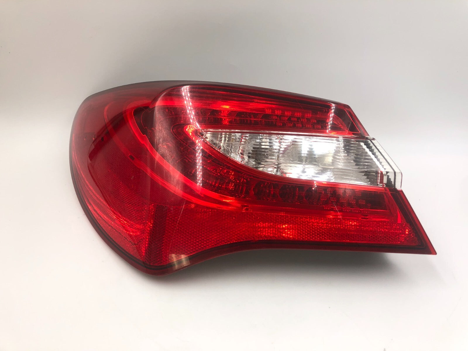 2011-2014 Chrysler 200 Driver Side Tail Light Taillight OEM E02B51026
