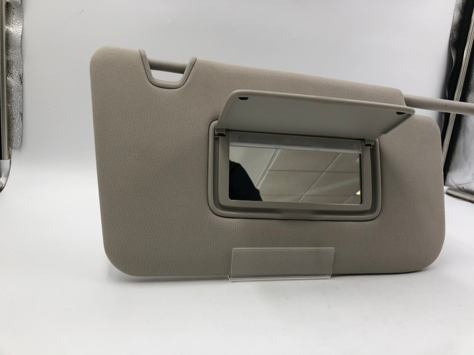 2014-2017 Nissan Rogue Passenger Sun Visor Gray Illuminated OEM D01B40010