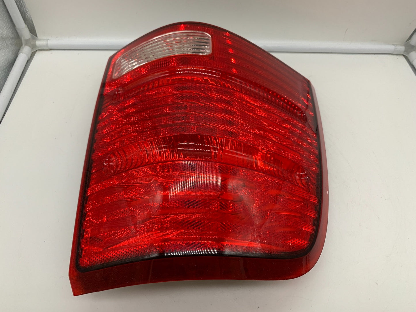 2002-2005 Ford Explorer Driver Side Tail Light Taillight OEM E03B46038