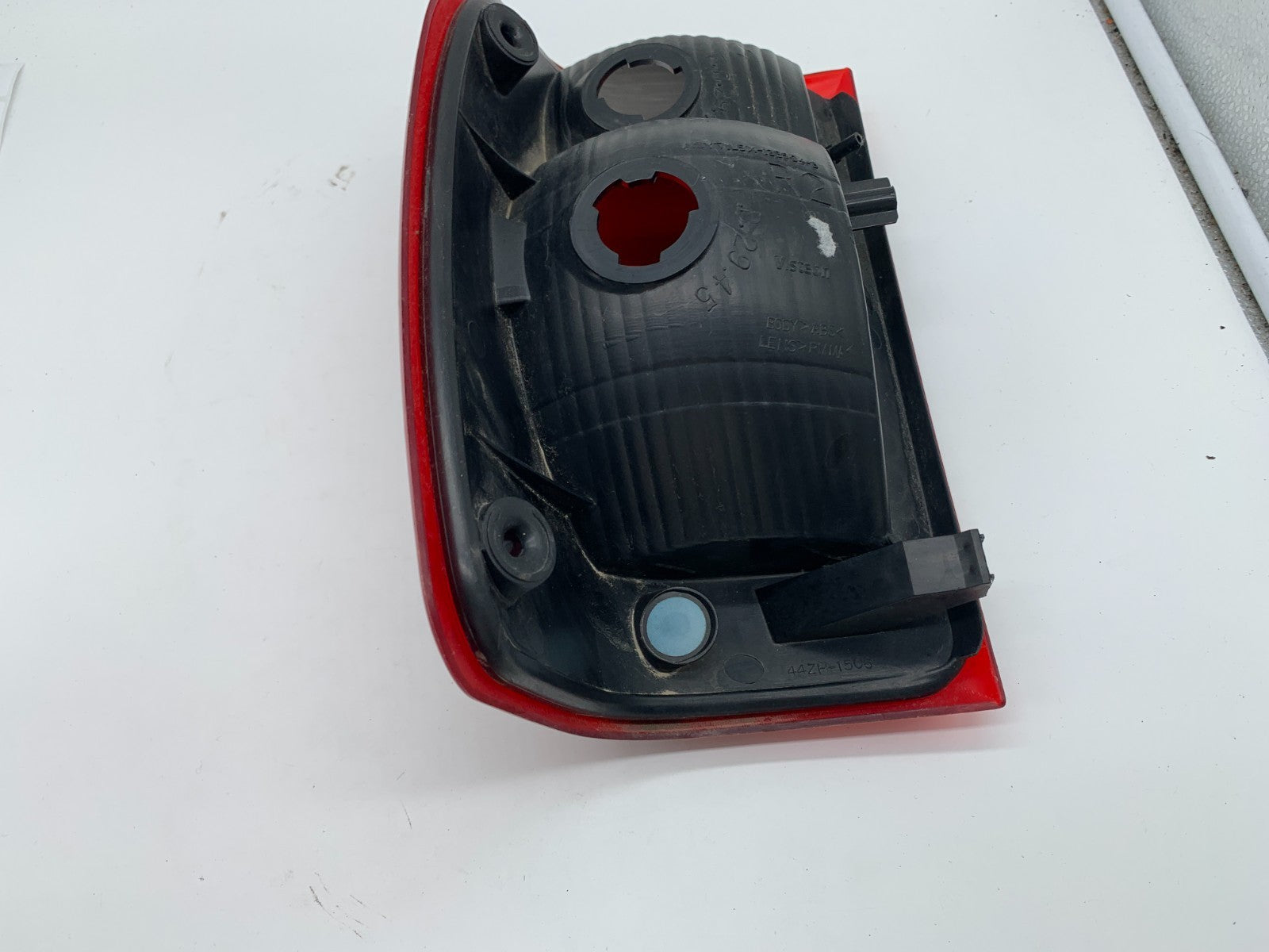 2001-2005 Ford Ranger Passenger Side Tail Light Tailight OEM D02B68001