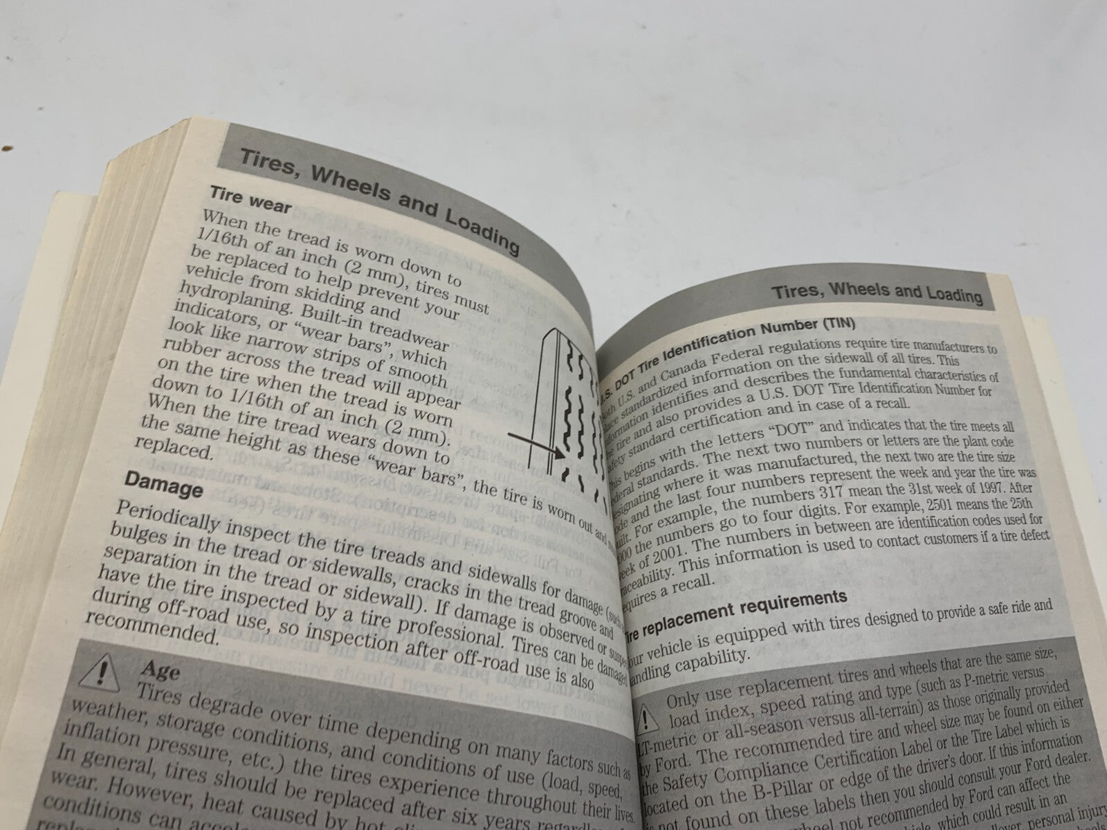 2008 Ford Taurus Owners Manual Set with Case OEM B03B20031