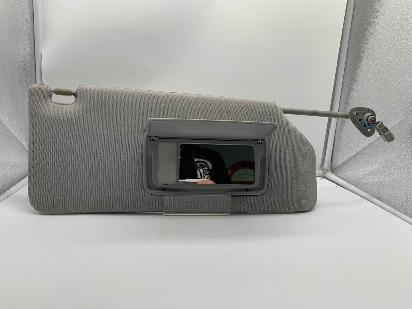 2006-2010 Honda Odyssey Passenger Sun Visor Gray Illuminated OEM C01B39060