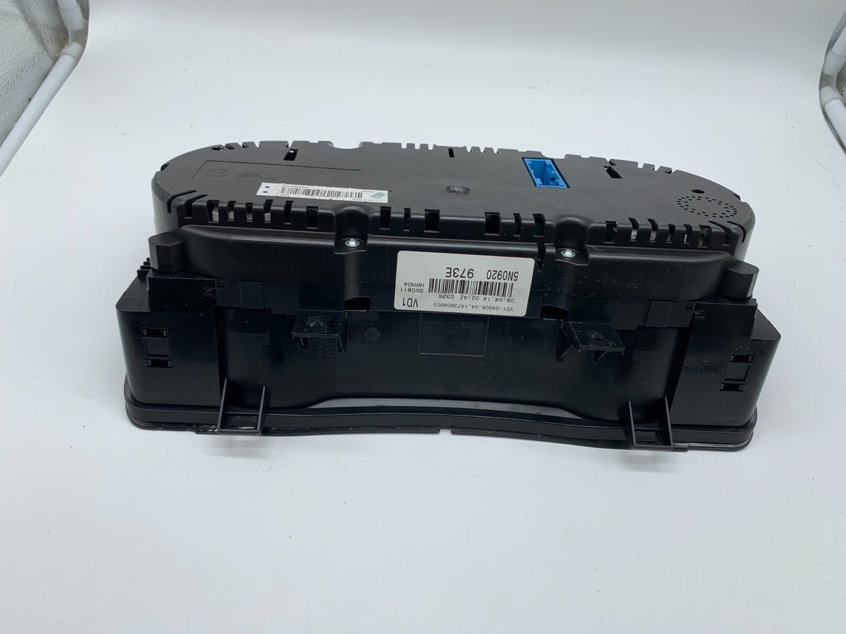 2013-2017 Volkswagen Tiguan Speedometer Cluster 90660 Miles A02B25006
