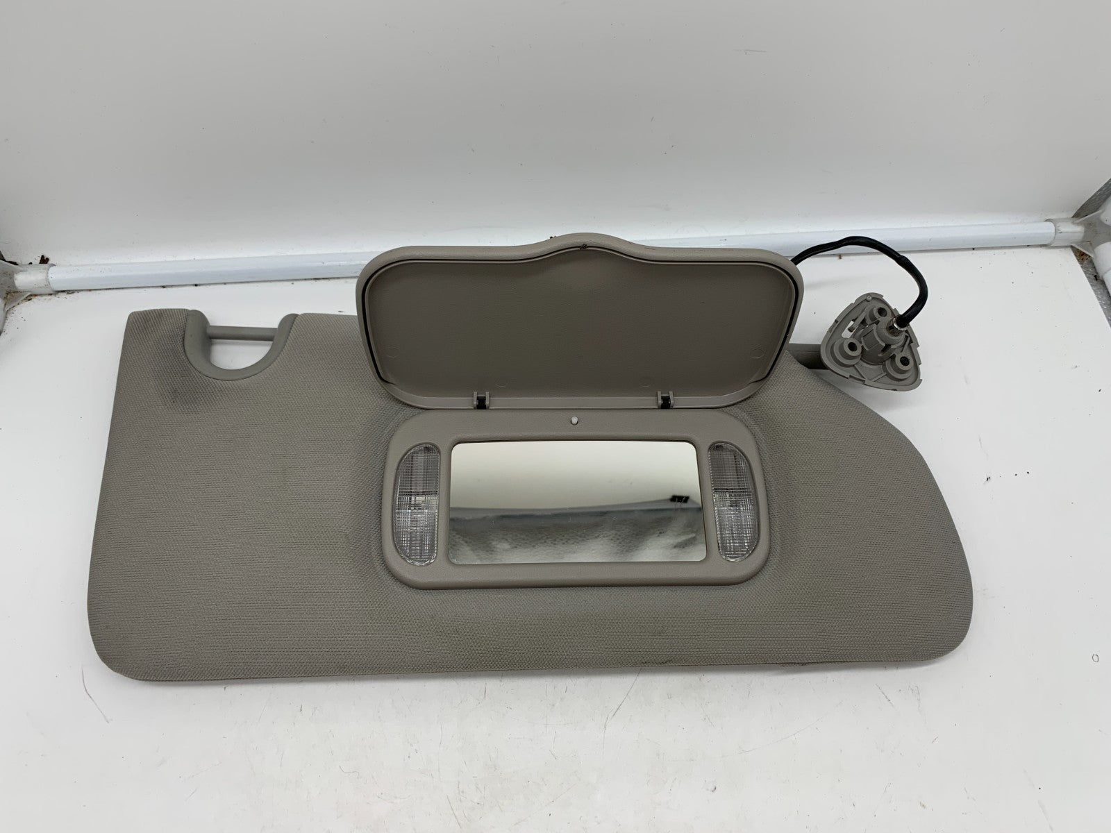 2006-2011 Buick Lucerne Passenger Sun Visor Gray Illumination OEM E01B03064