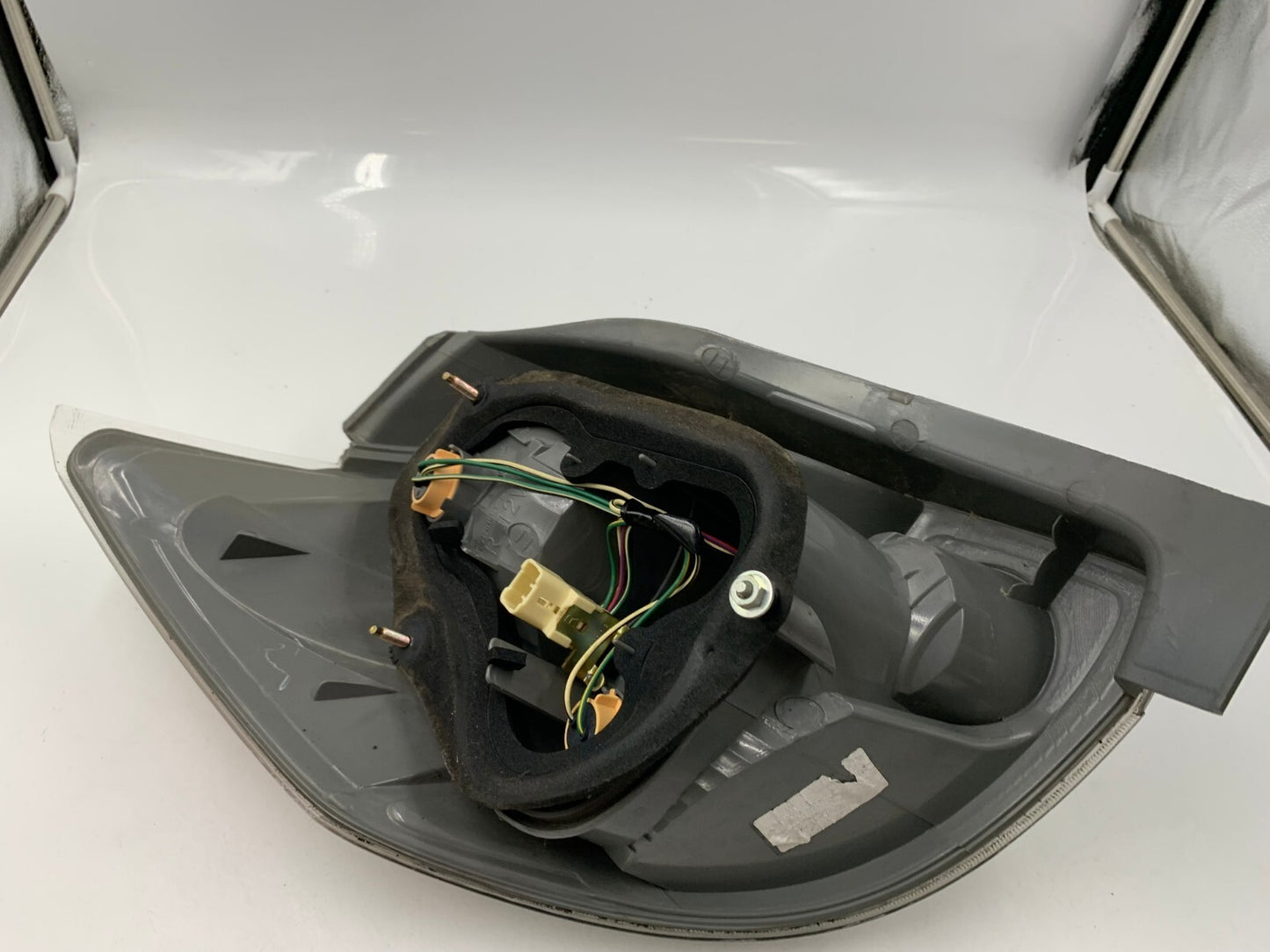 2003-2004 Toyota Matrix Passenger Side Taillight Tail Light OEM E02B67002