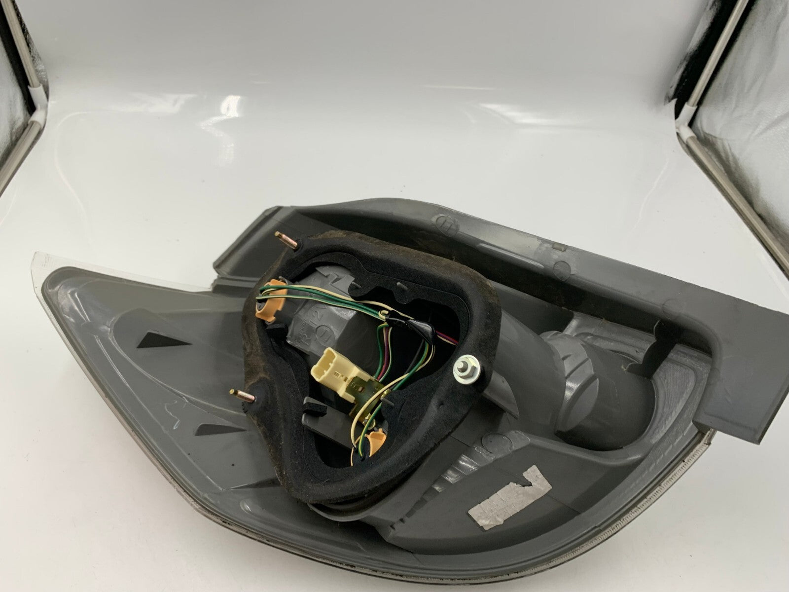 2003-2004 Toyota Matrix Passenger Side Taillight Tail Light OEM E02B67002