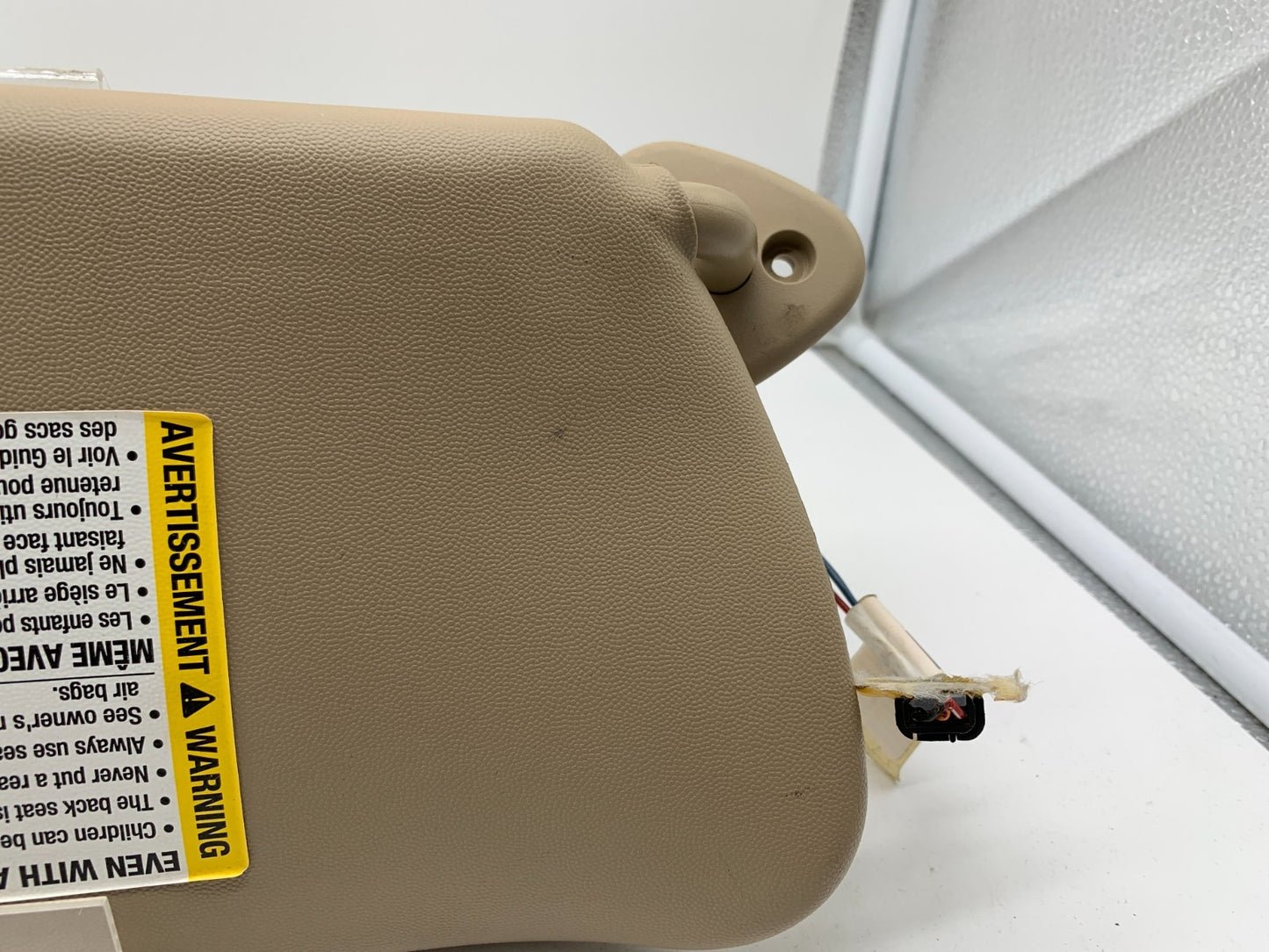 2004-2009 Cadillac SRX Driver Sun Visor Illuminated Brown OEM A04B01003