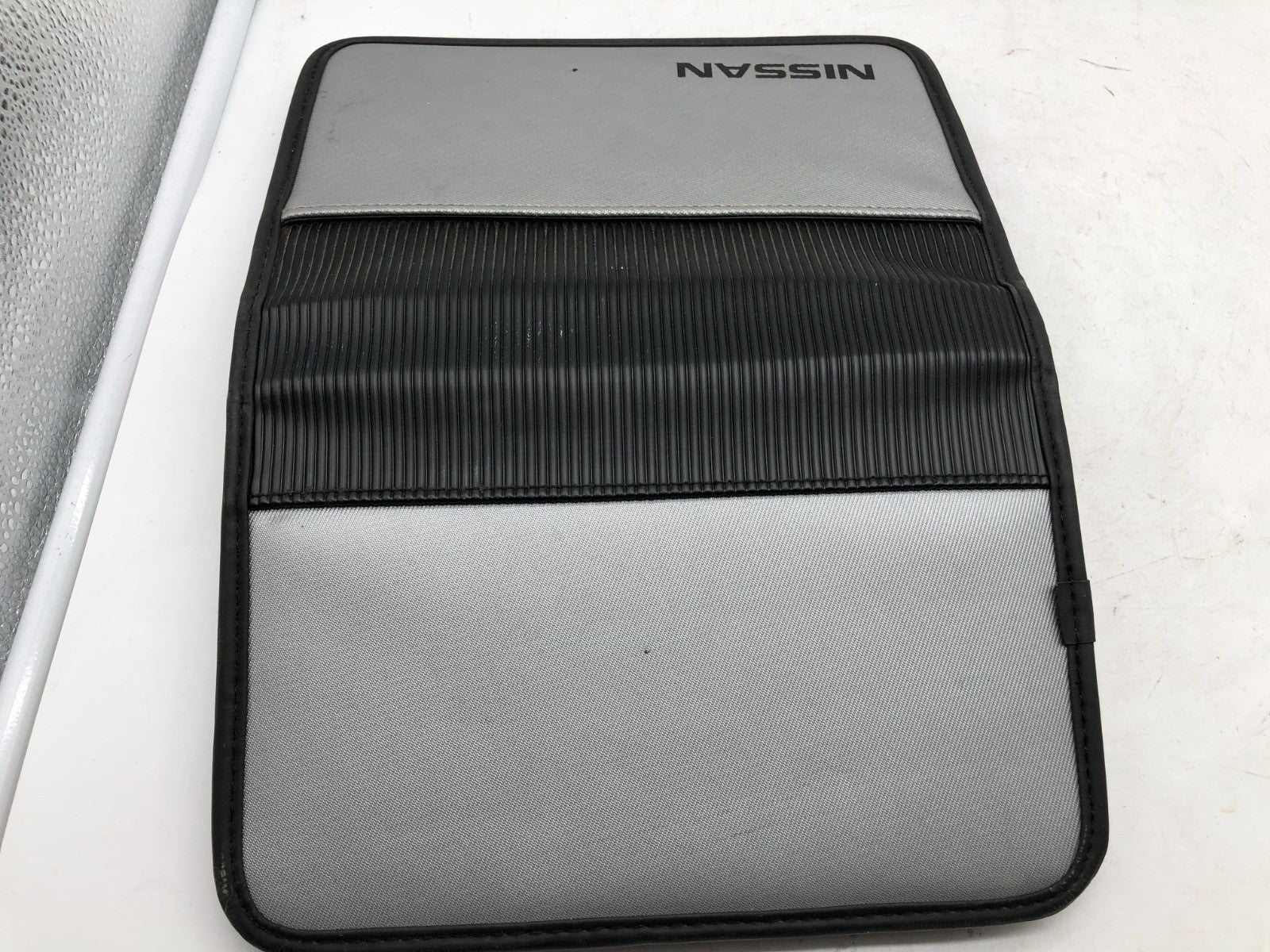 2005 Nissan Maxima Owners Manual Set with Case OEM A02B42008