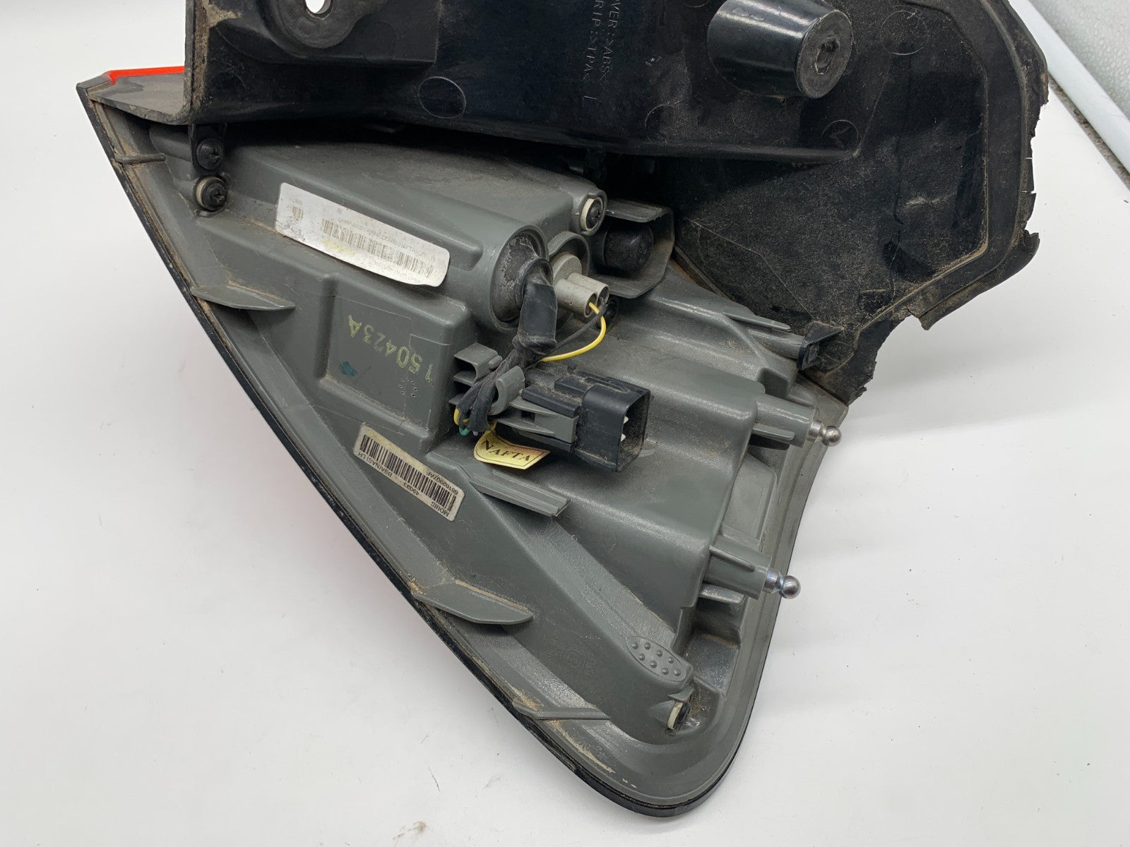 2014-2018 Jeep Cherokee Driver Side Tail Light Taillight OEM C02B34011