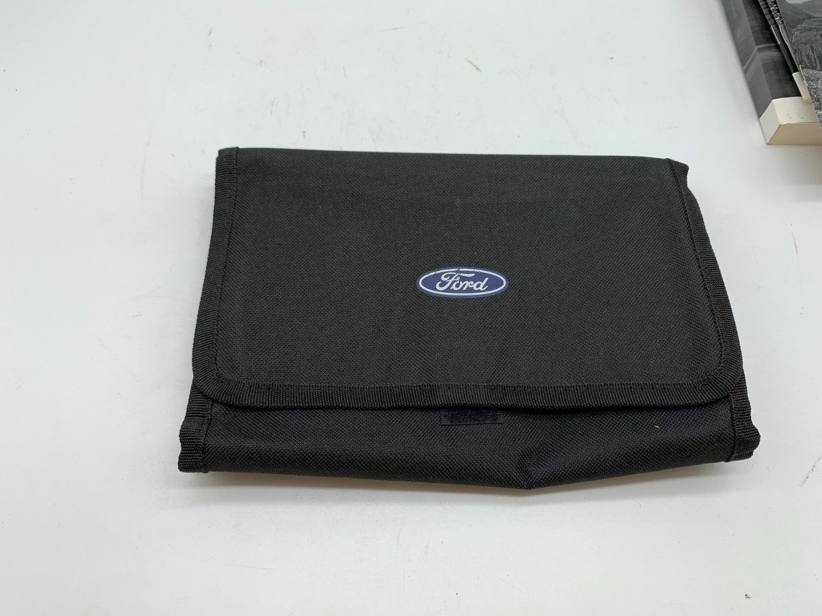2017 Ford Explorer Owners Manual Set with Case OEM C02B07010