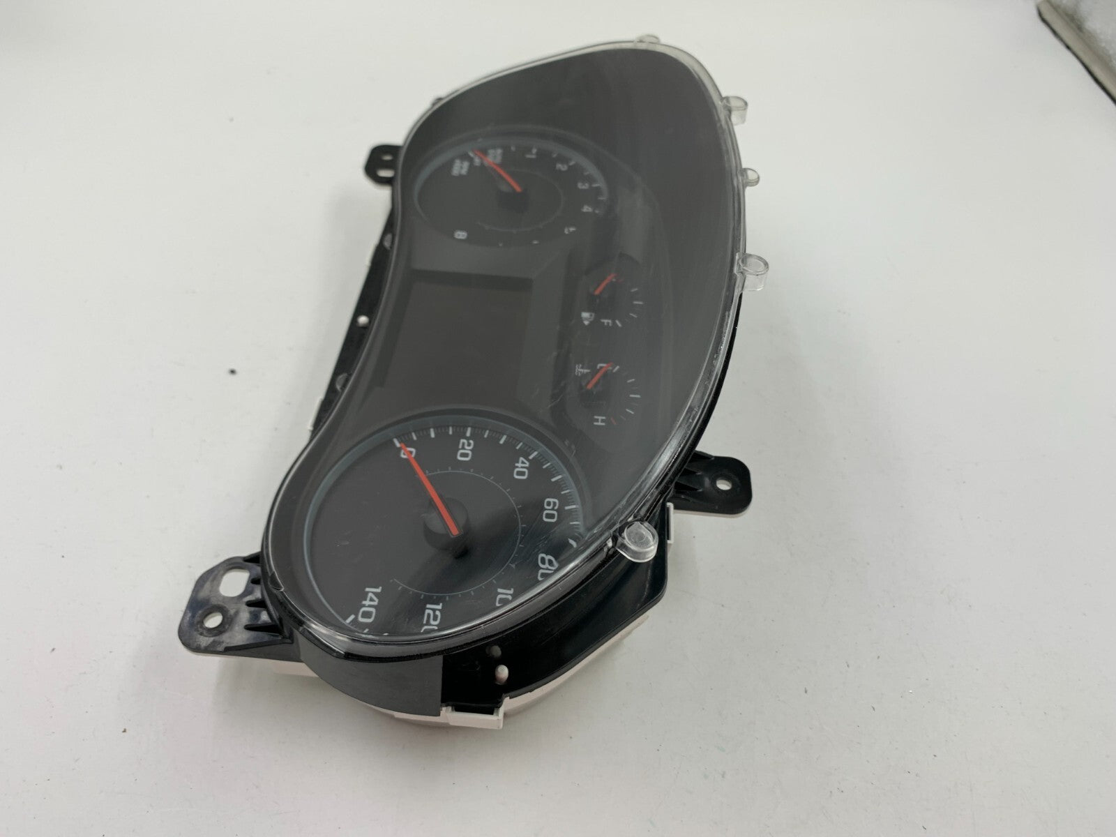 2017-2018 Chevrolet Malibu Speedometer Instrument Cluster 21981 Miles D01B30085