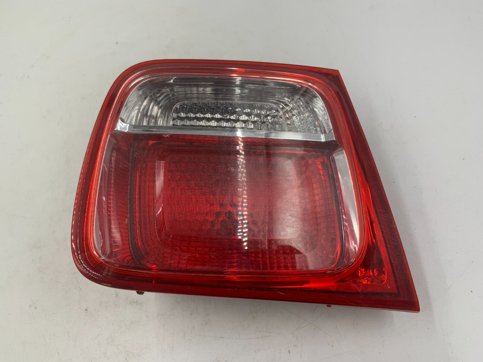 2013-2016 Chevrolet Malibu Driver Side Trunklid Tail Light Taillight E01B40080