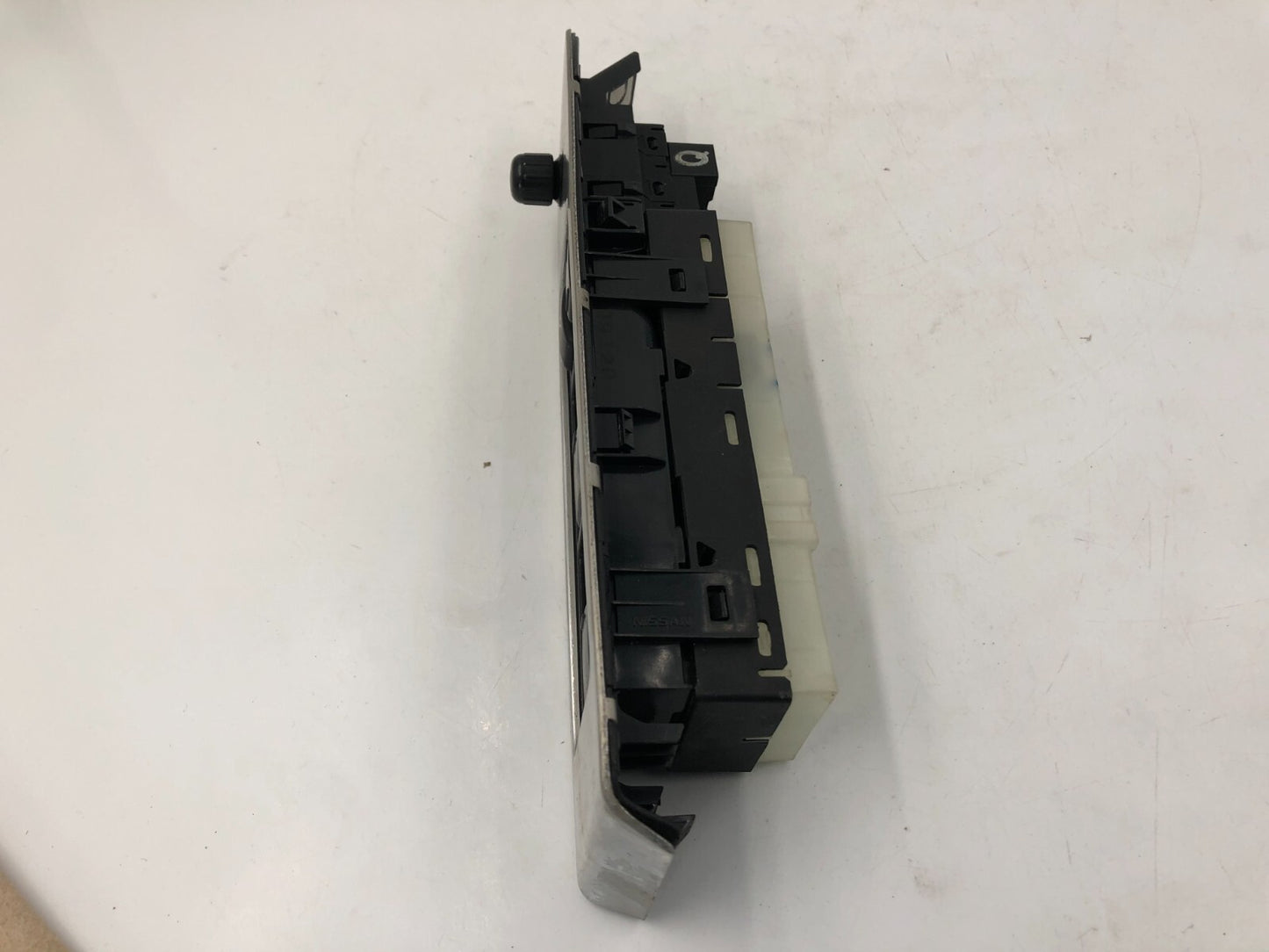 2009-2014 Nissan Murano Master Power Window Switch OEM B02B16046