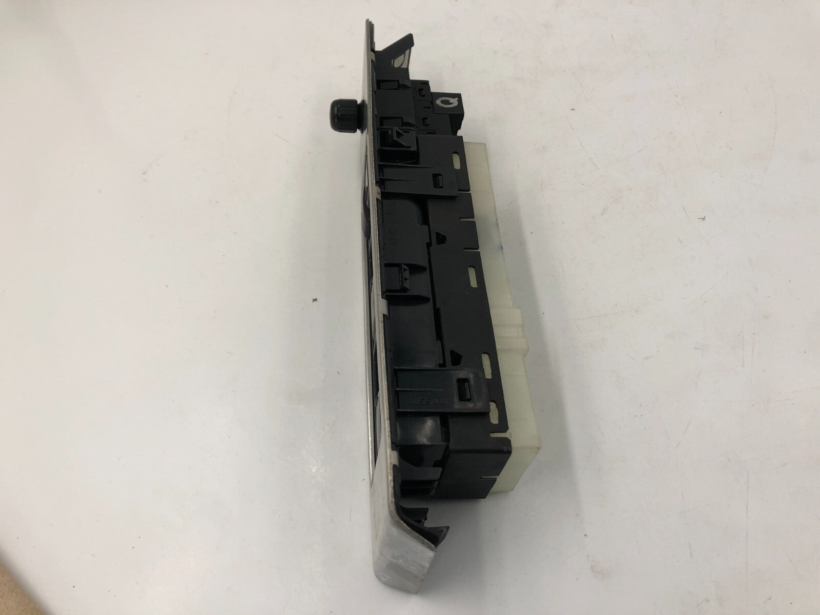 2009-2014 Nissan Murano Master Power Window Switch OEM B02B16046