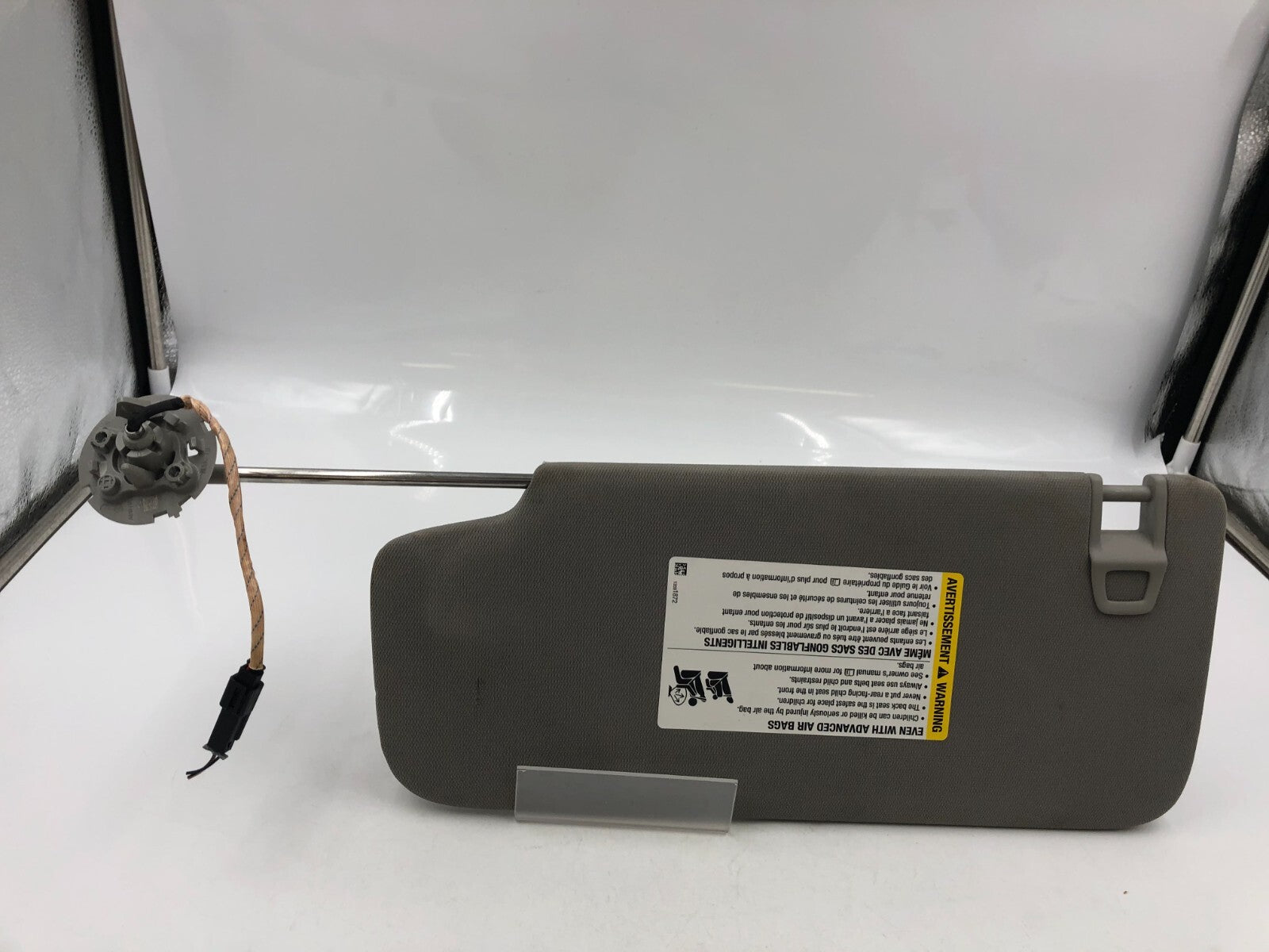 2018-2019 Buick Enclave Passenger Sun Visor Gray Illuminated OEM B01B15027