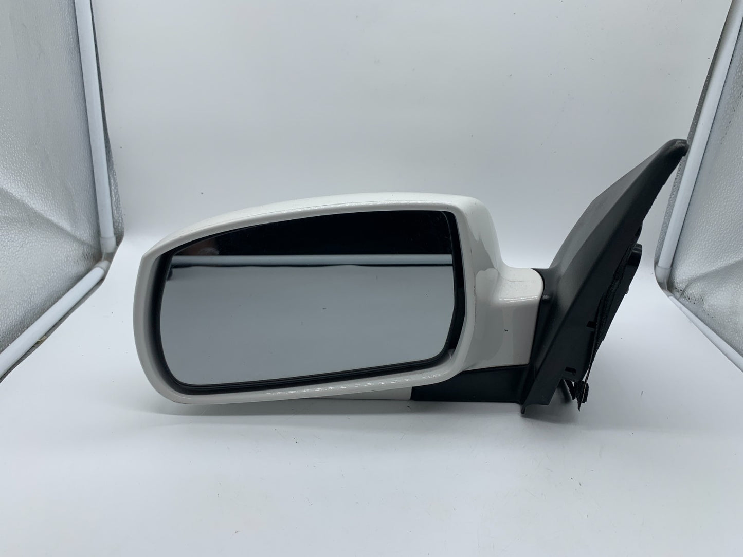 2010-2014 Hyundai Tucson Driver Side View Power Door Mirror White OEM A01B14002