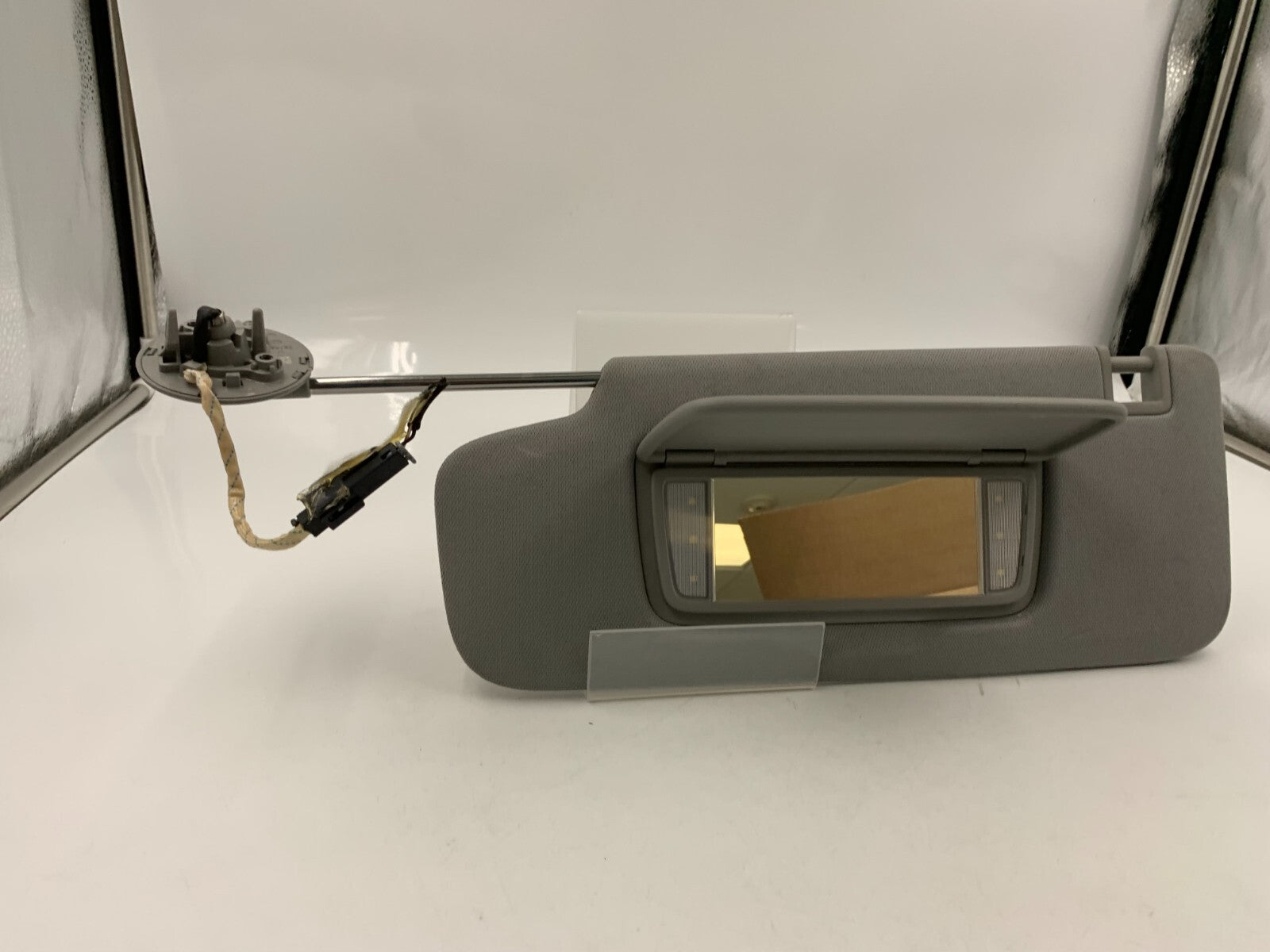 2018-2019 Chevrolet Equinox Driver Sun Visor Gray Illuminated OEM E03B67007