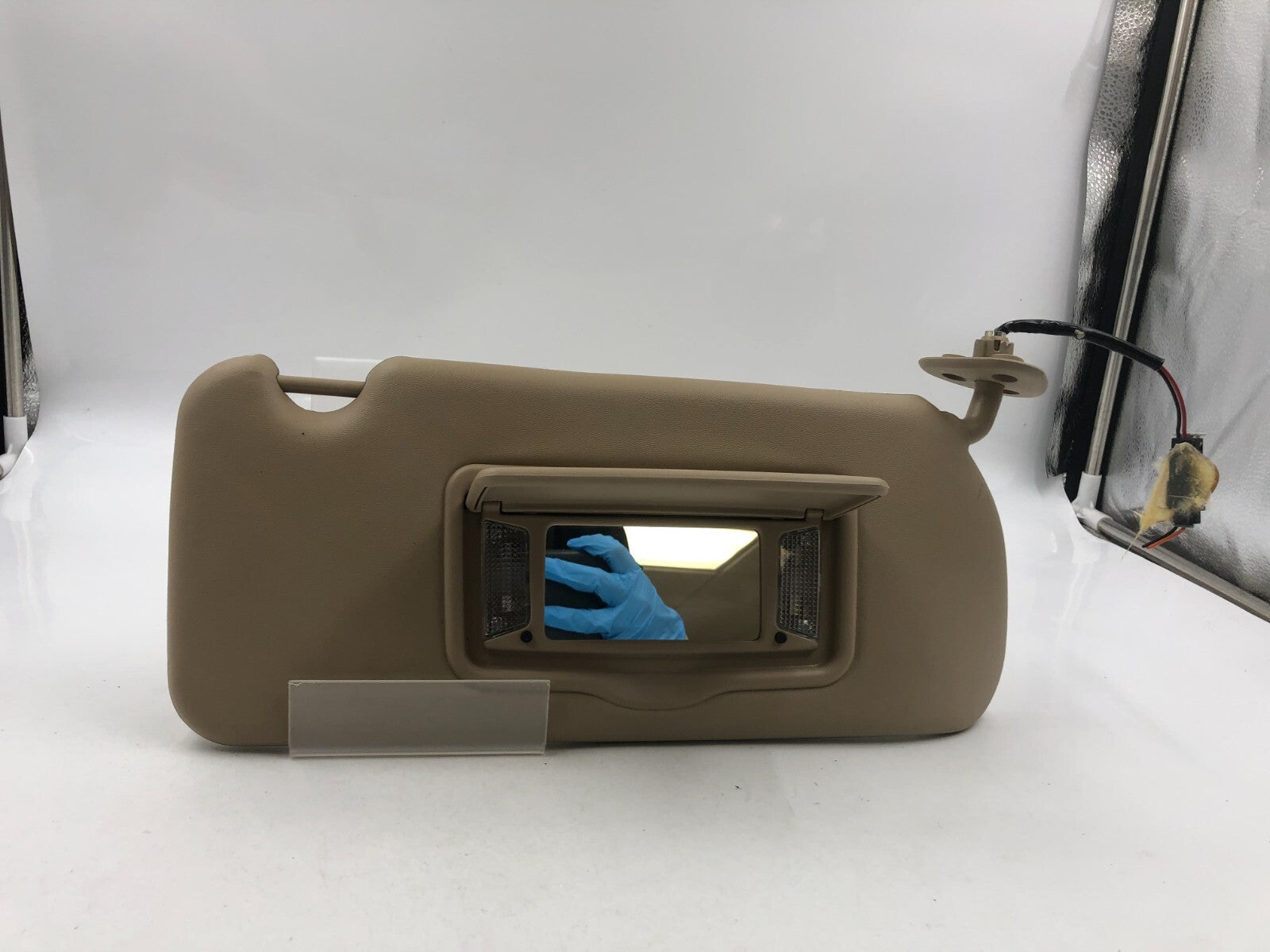 2004-2009 Cadillac SRX Passenger Sun Visor Tan Illuminated OEM A03B40038