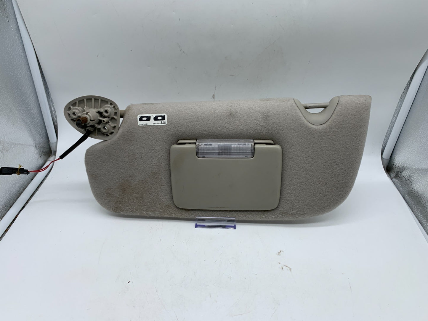 2005-2006 Chevrolet Trailblazer Driver Sun Visor Gray Illuminated OEM A04B41001