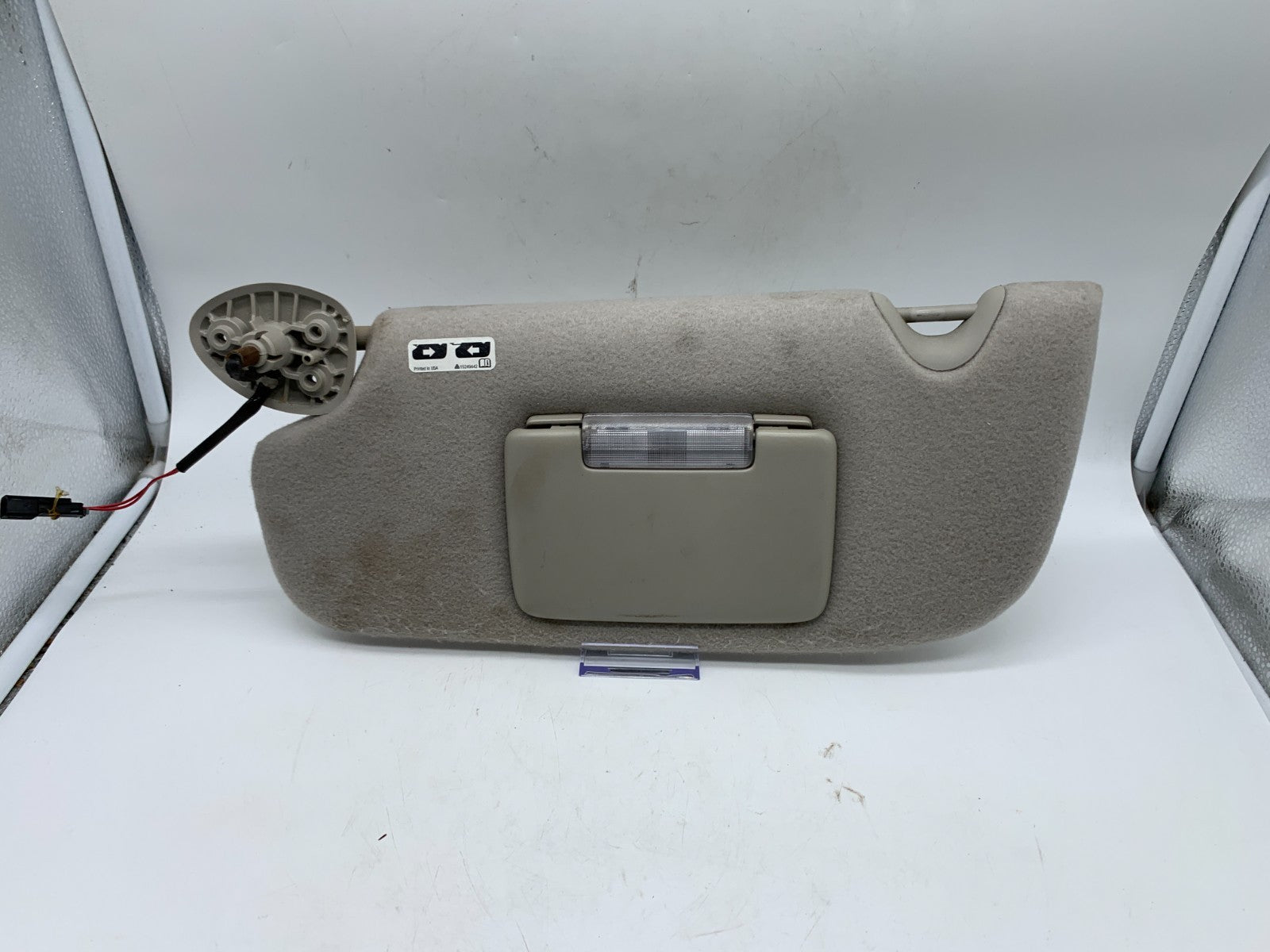 2005-2006 Chevrolet Trailblazer Driver Sun Visor Gray Illuminated OEM A04B41001