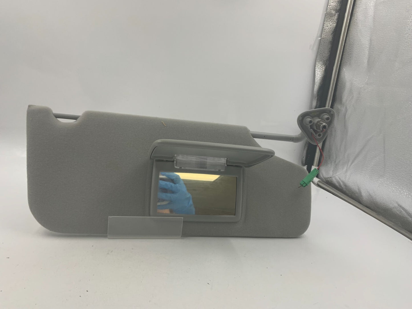 2005-2007 Ford Freestyle Passenger Sun Visor Gray Illuminated OEM D01B68004