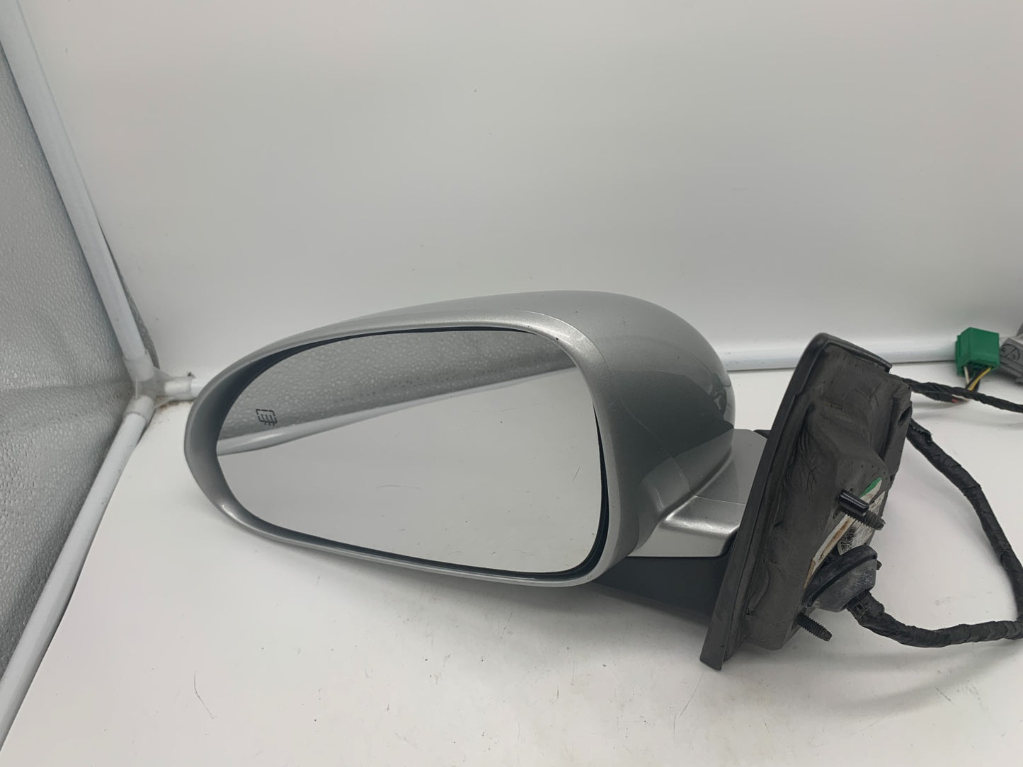 2008-2012 Buick Enclave Driver Side View Power Door Mirror Silver OEM