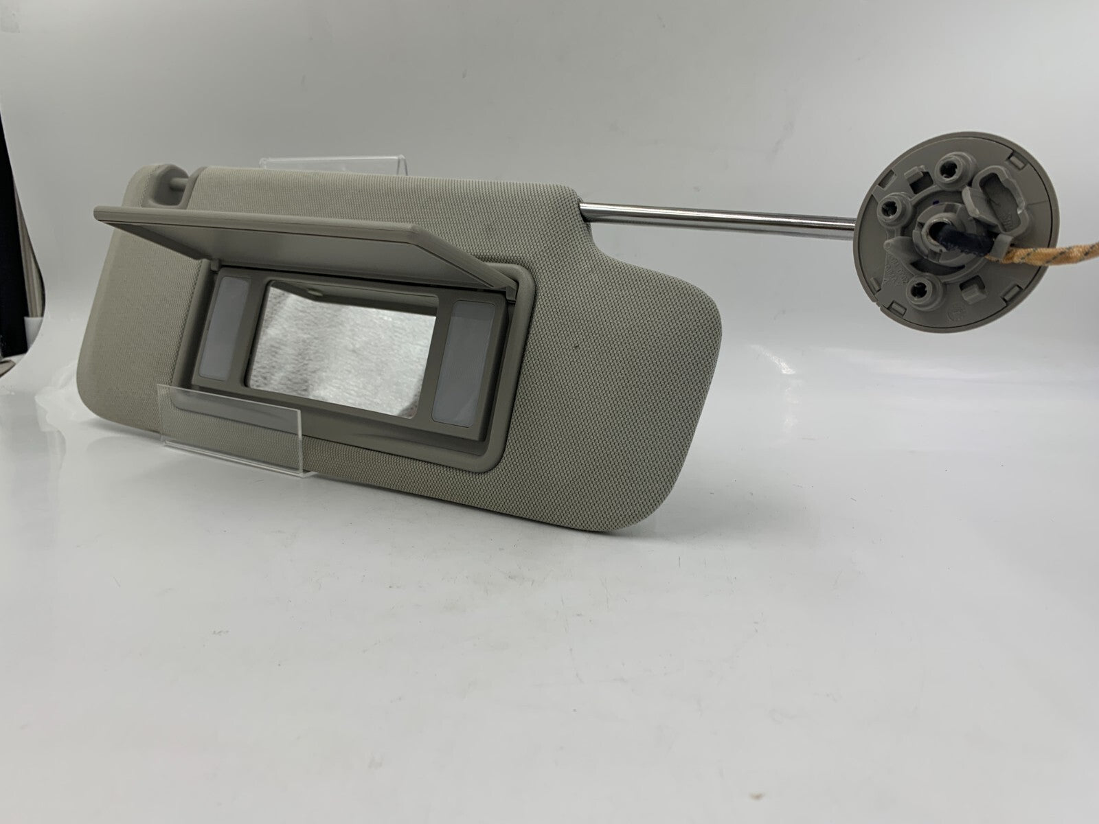 2013-2016 Chevrolet Malibu Passenger Sun Visor Gray Illuminated OEM C04B32028