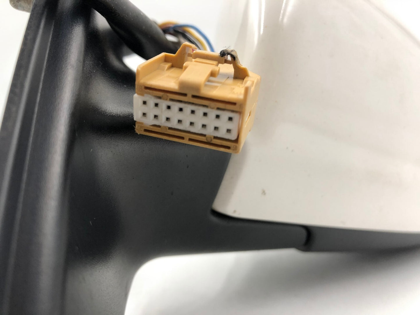 2002-2005 Audi A4 Driver Side View Power Door Mirror White OEM D01B07033