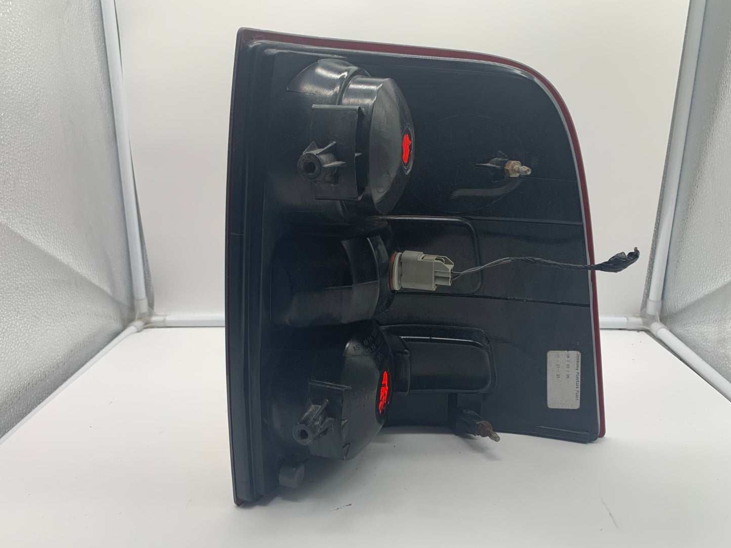 2006-2010 Ford Explorer Driver Side Tail Light Taillight OEM C03B11025